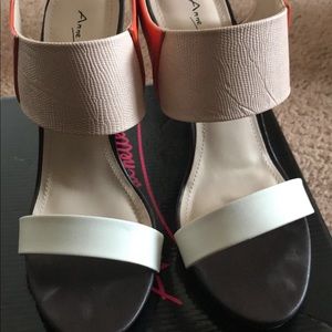 Sandals size 9